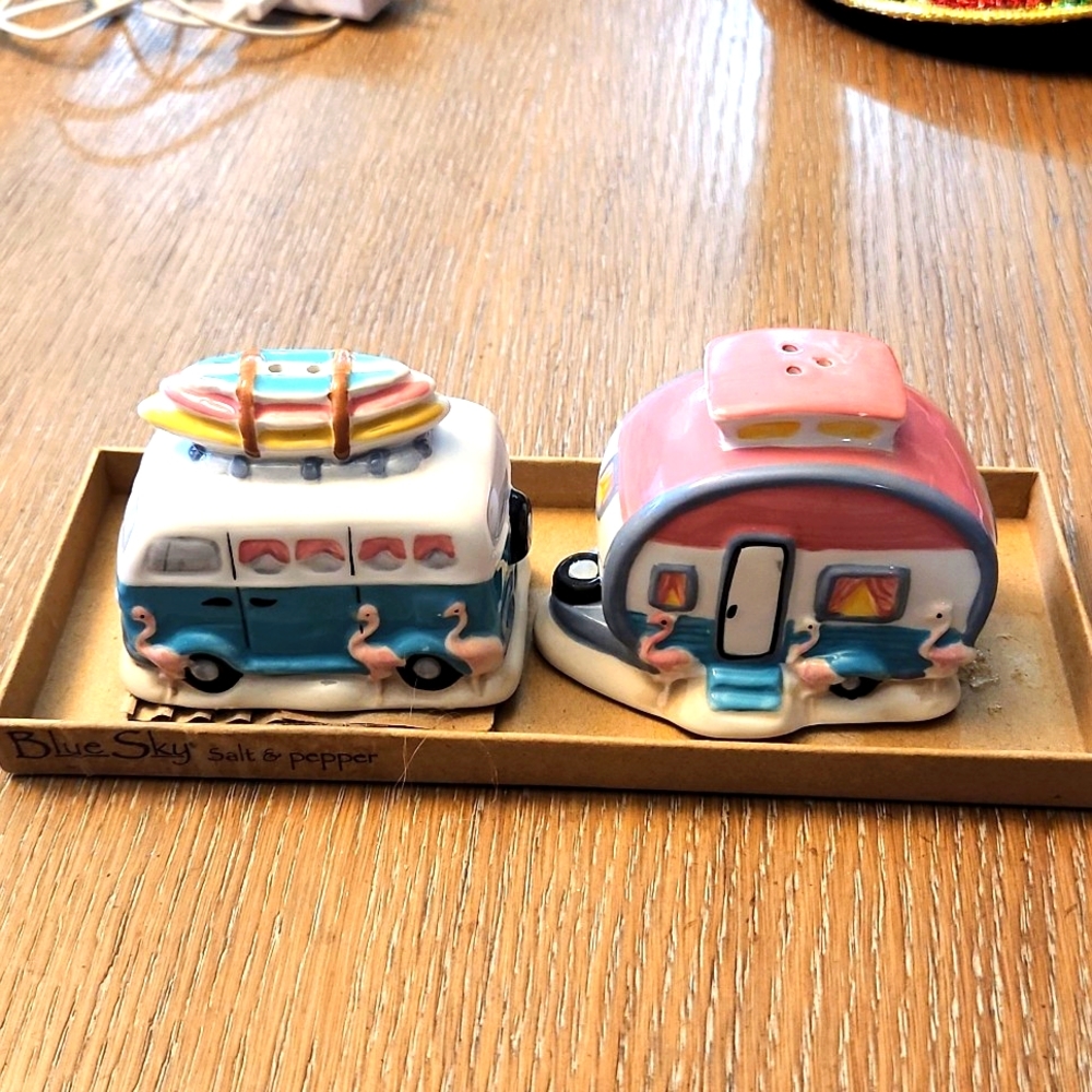 Blue Sky Clayworks salt and pepper NWOT